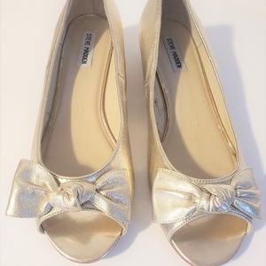 Steve Madden - Gold Wedge Sandal - Size 11M